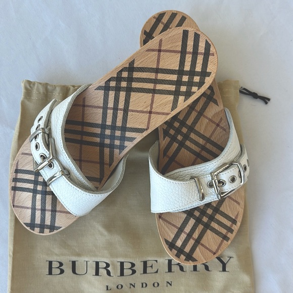 NEW! BURBERRY SZ 8/39 WOODEN LEATHER STRAP SLIDE SANDALS, NWOB, WITH DUST BAG - Picture 1 of 12
